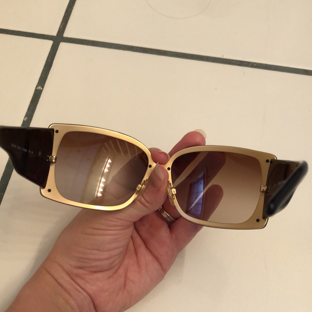 Dolce & Gabbana Shield-Style Tortoiseshell Brown Sunglasses w/ Case, Style #2030 - Picture 5 of 14